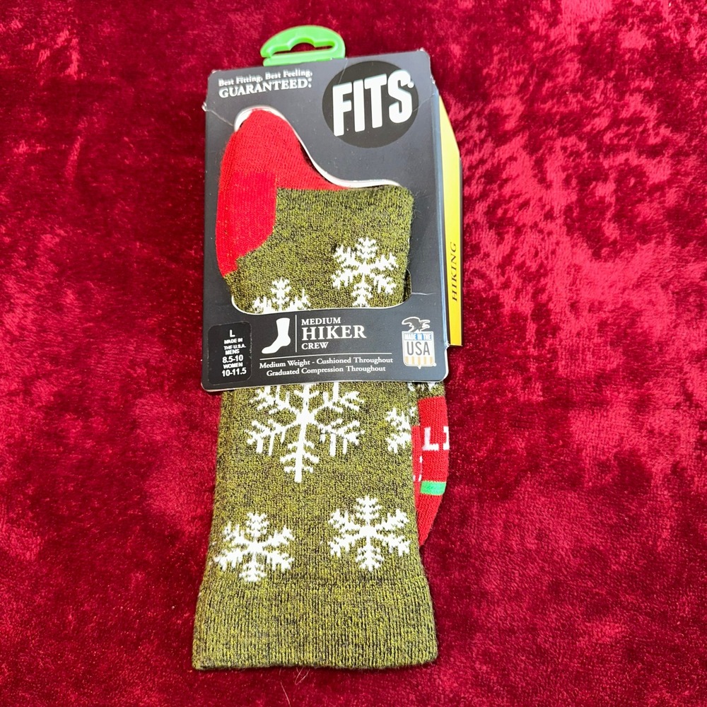 FITS Medium Hiker Crew Socks Womens Large‎ Forest Red Snowflake Merino Wool 1017